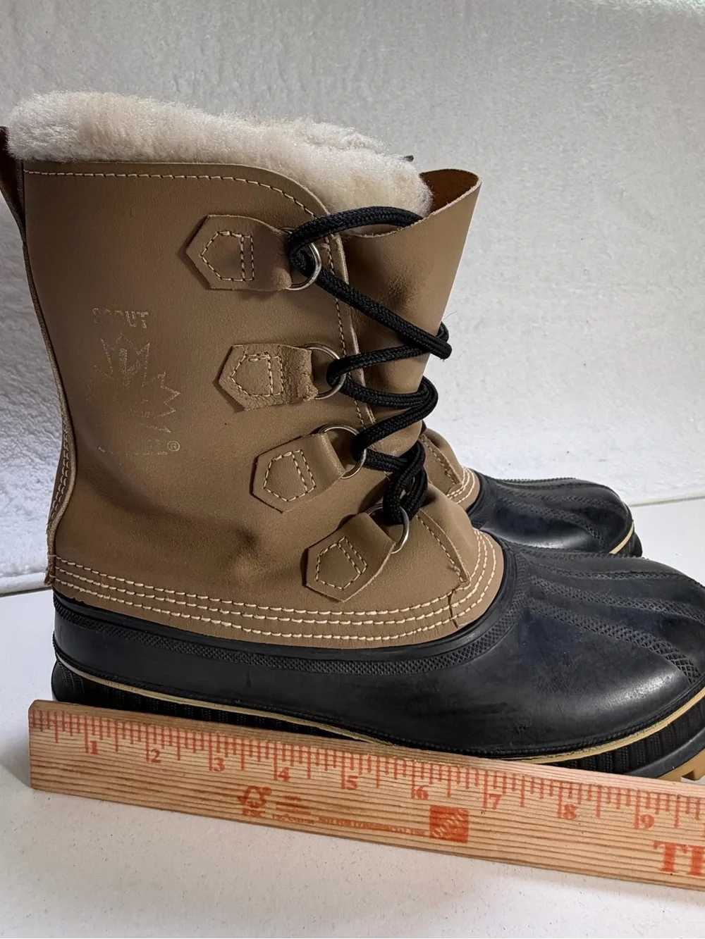 Sorel Caribou Boots Made in Canada Leather Snow Boots Tan and Black Men Size 8